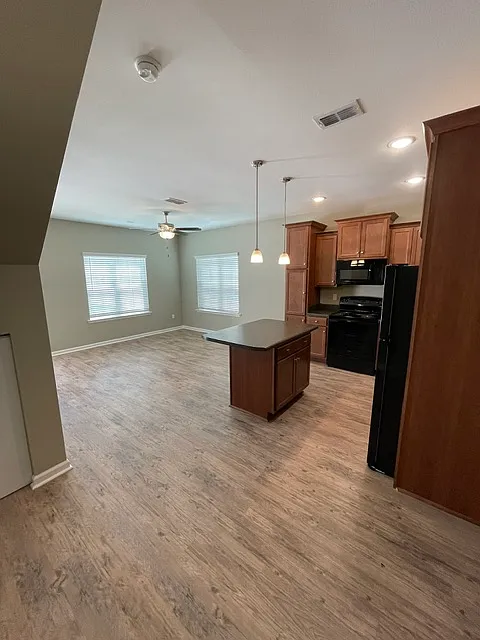 3 bed, 1300 sqft, $1,750 — Photo 2