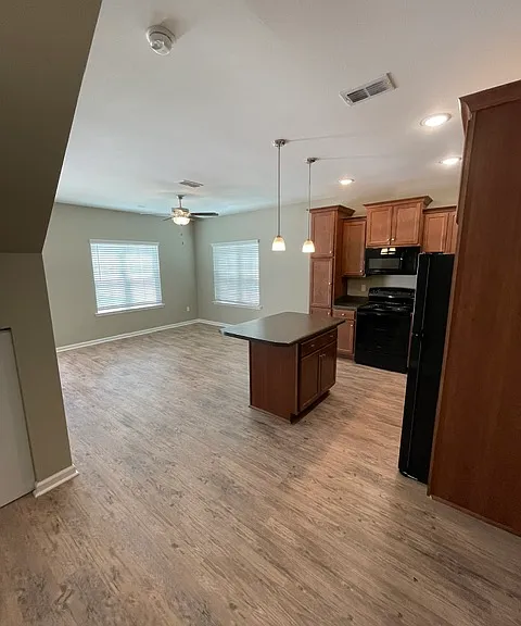 2210 Cedarbrook Ct — Photo 2