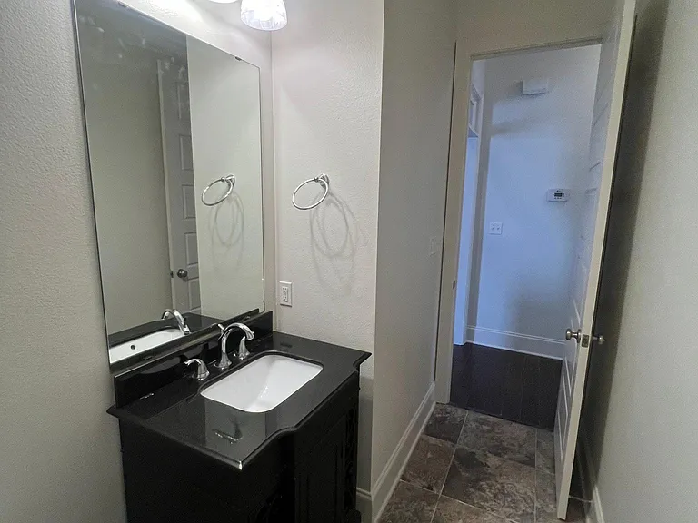 6040 Milne Blvd — Photo 27