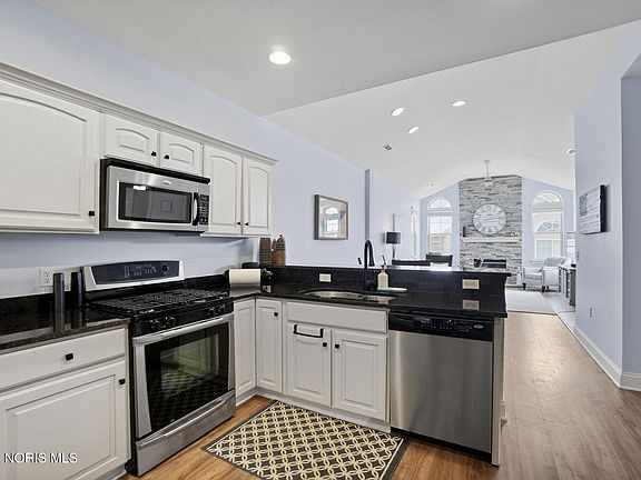 5th image of 2690 N Canterbury Cir #D