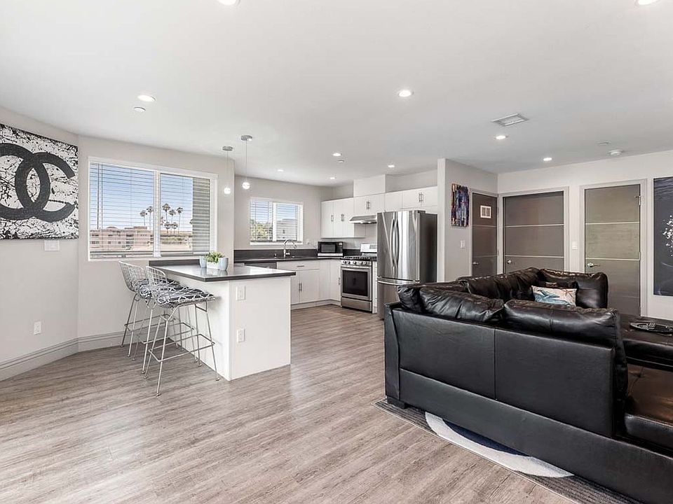1st image of 1303 N Citrus Ave #1303