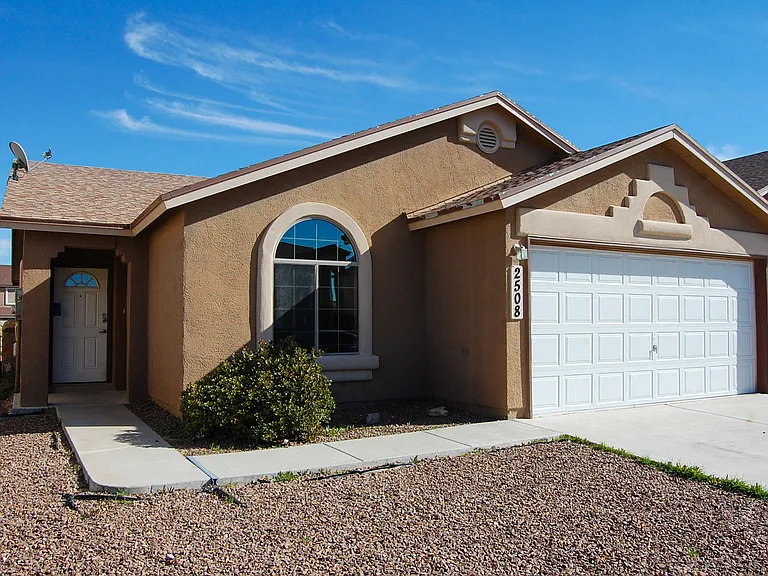 2508 Sparrow Point St — Photo 3