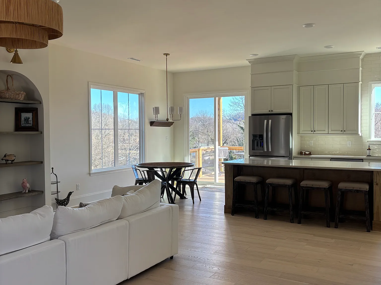 3 bed, 2.5 bath, 1920 sqft, $2,000 — Photo 3