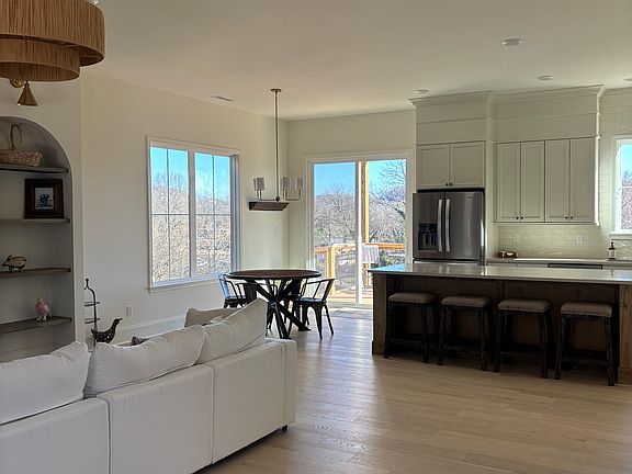 3rd image of 1626 Rugby Ave