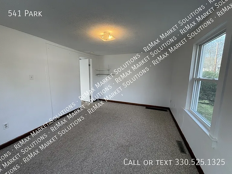 541 Park Ave — Photo 16