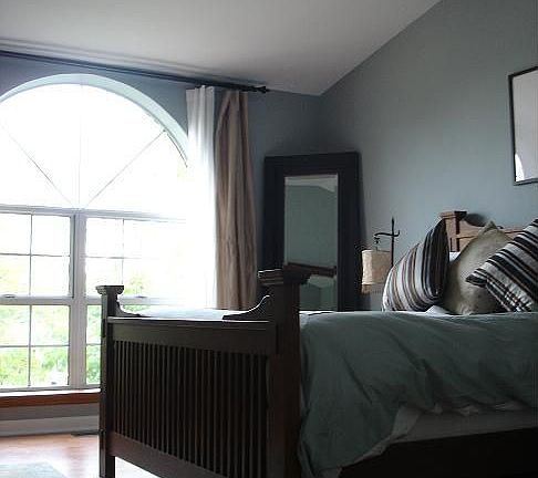 Master Bdr w/vaulted ceiling