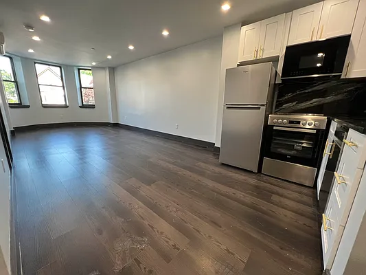 Rented by Delmark Realty LLC | media 64