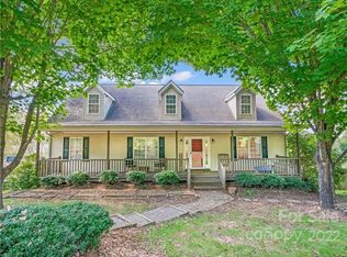 36 N Willow Brook Dr, Asheville, NC 28806