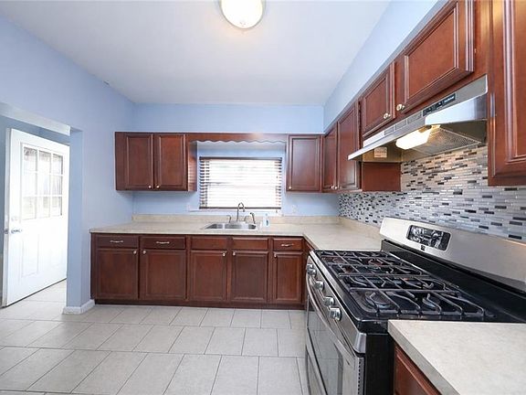 4th image of 148 York Ave