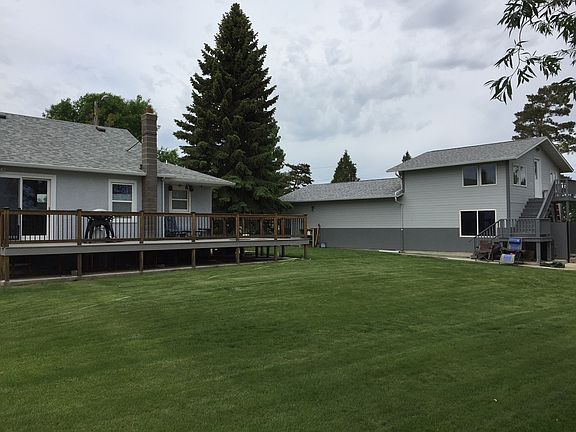 Deck, Large Garage & Loft