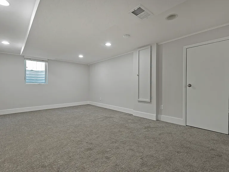 2538 E Wilmington Ave — Photo 12