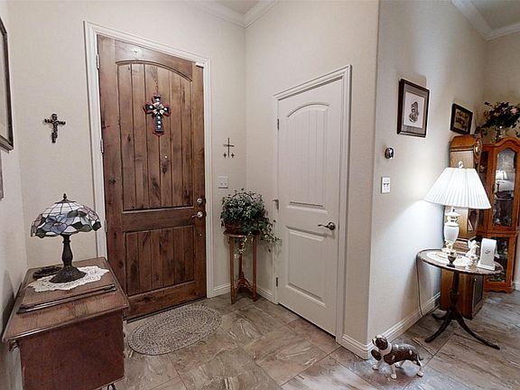 3rd image of 109 Donna Cir