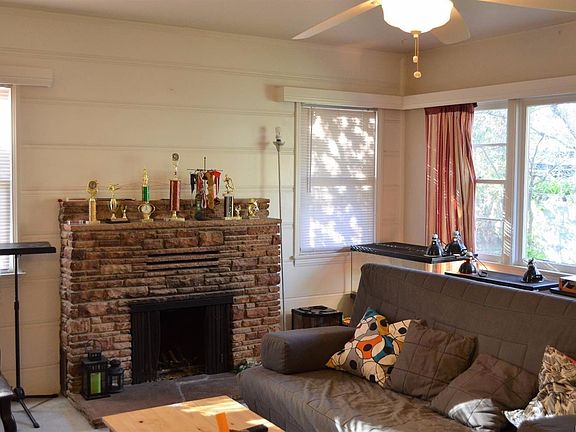3rd image of 2266 Daisy Ln