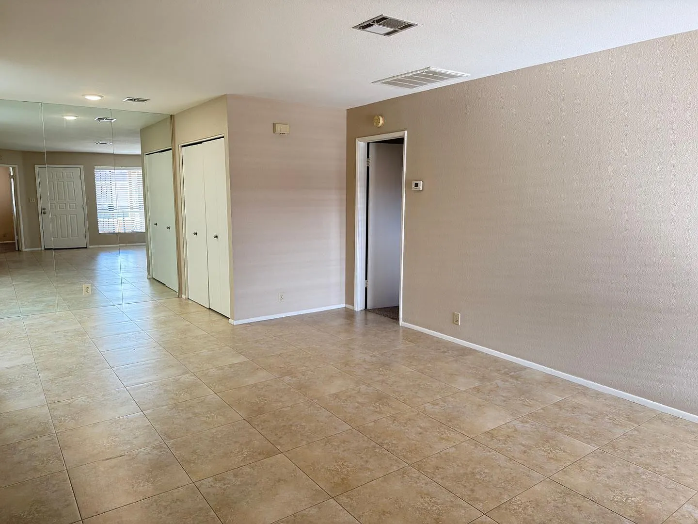 2 bed, 2.0 bath, 863 sqft, $1,425 — Photo 4