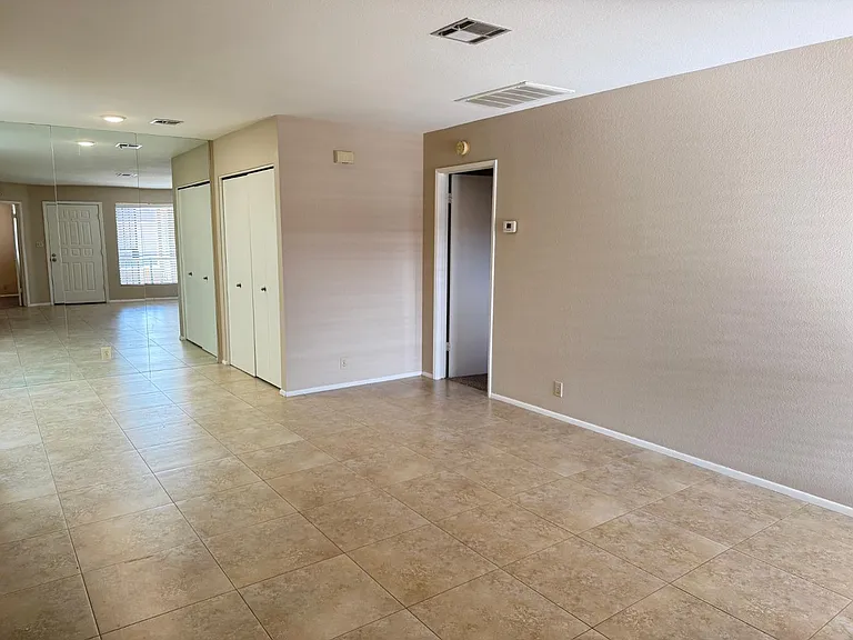 312 W Yukon Dr #2 — Photo 4