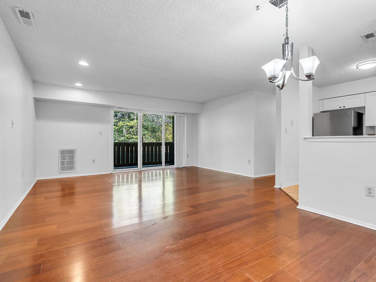 2 bed, $2,200 — Photo 4