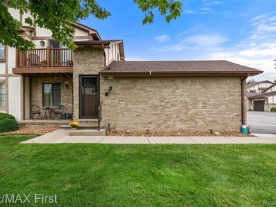 915 Country Club Dr #32, Saint Clair Shores, MI, 48082