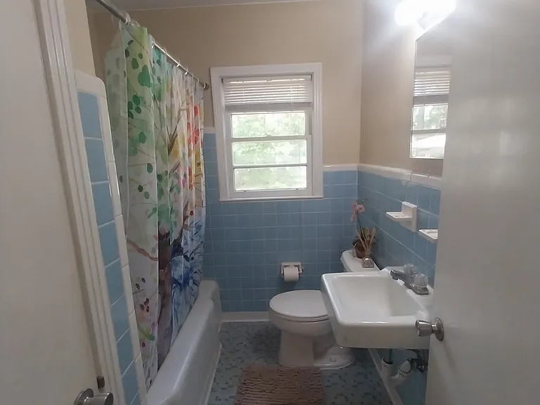 1428 Charlotte St — Photo 11