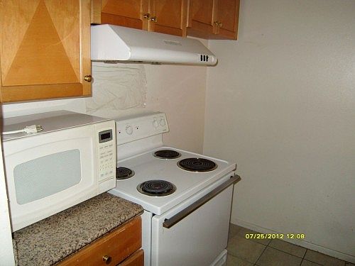 4th image of 111 Marguerita Ave Unit 211