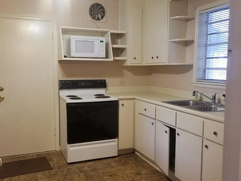 626 Columbus Dr — Photo 9