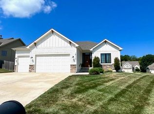 18112 Guinevere Ct, Smithville, MO 64089