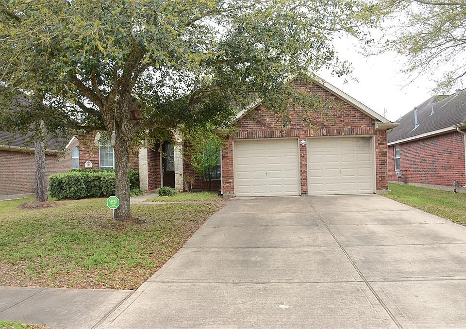 1st image of 122 Emerald Loch Ln