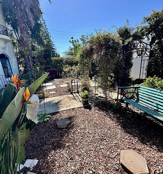 1360 Masselin Ave — Photo 11