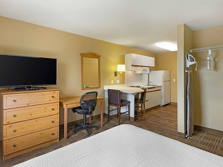 Studio Suite - 1 Queen Bed