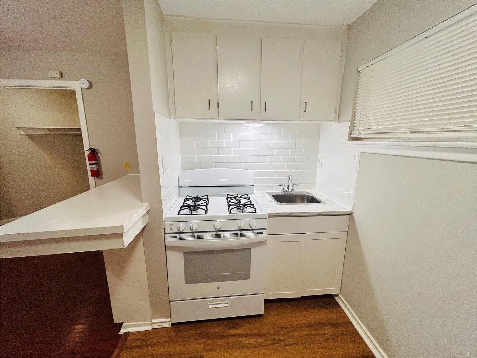 Studio, 1.0 bath, 400 sqft, $745 — Photo 4