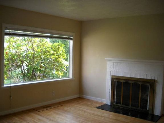 3rd image of 11533 Phinney Ave N