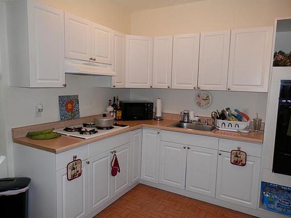 3rd image of 19-21 Conklin Ave