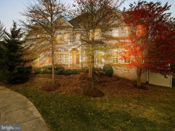 3895 Billberry Dr, Fairfax, VA 22033