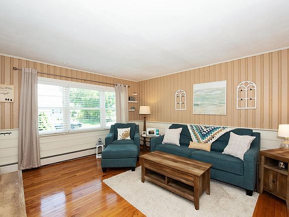 3rd image of 180 S Broome Ave