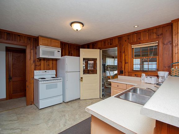 3rd image of 61436 Leigh Ave