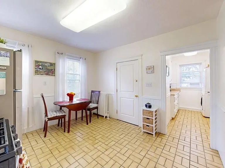 31 Blodgett Ave — Photo 20