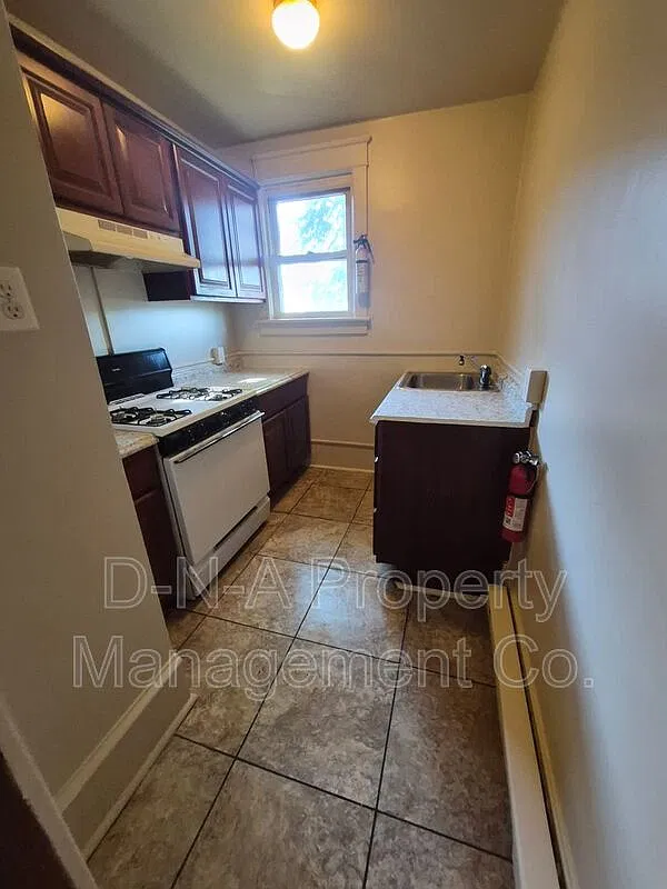 2 bed, 1.0 bath, 750 sqft, $1,450 — Photo 1