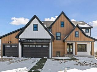 9591 Eagle Ridge Rd, Chanhassen, MN 55317