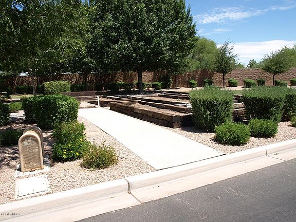 3rd image of 2405 E GRAND CANYON Drive