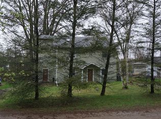 13720 Ridgemont St, Gregory, MI 48137