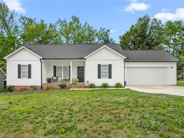 101 Hazy Ln, Thomasville, NC 27360