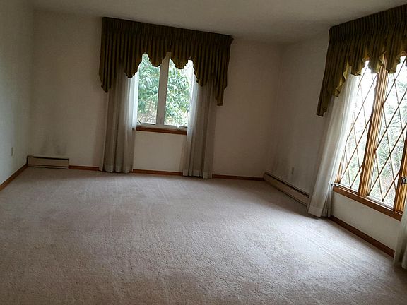 5th image of 548 W Foothills Dr