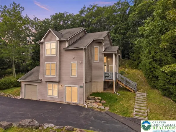 2231 Camelback Dr, Tannersville, PA 18372