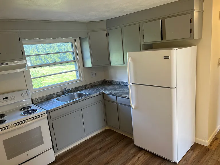400 Portsmouth Ave #1 — Photo 6