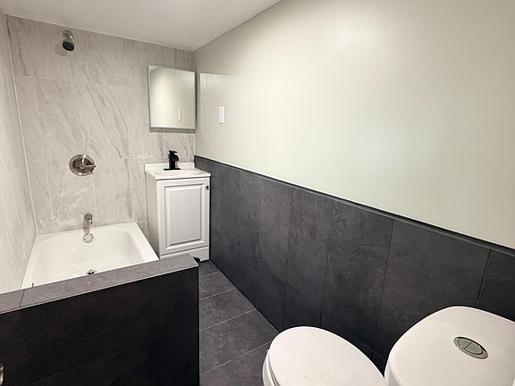 4th image of 28 11th Ave APT 1
