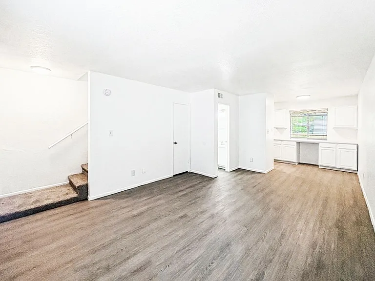 13020 N 21st Pl — Photo 1