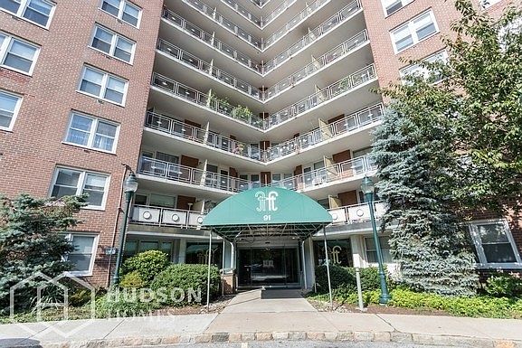 1st image of 91 Strawberry Hill Ave APT 937
