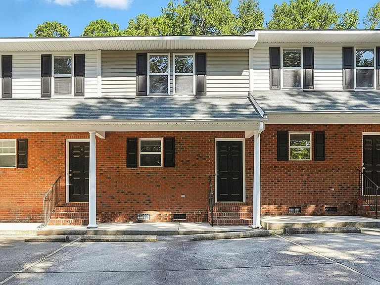 281 Marshbanks St — Photo 1
