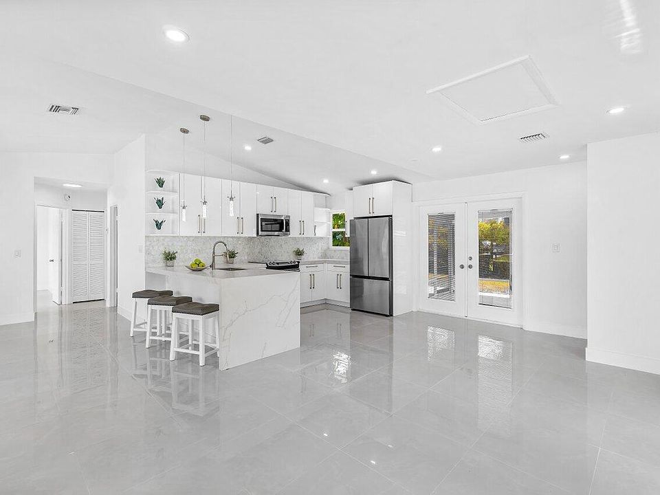 1st image of 5324 Greenwood Drive