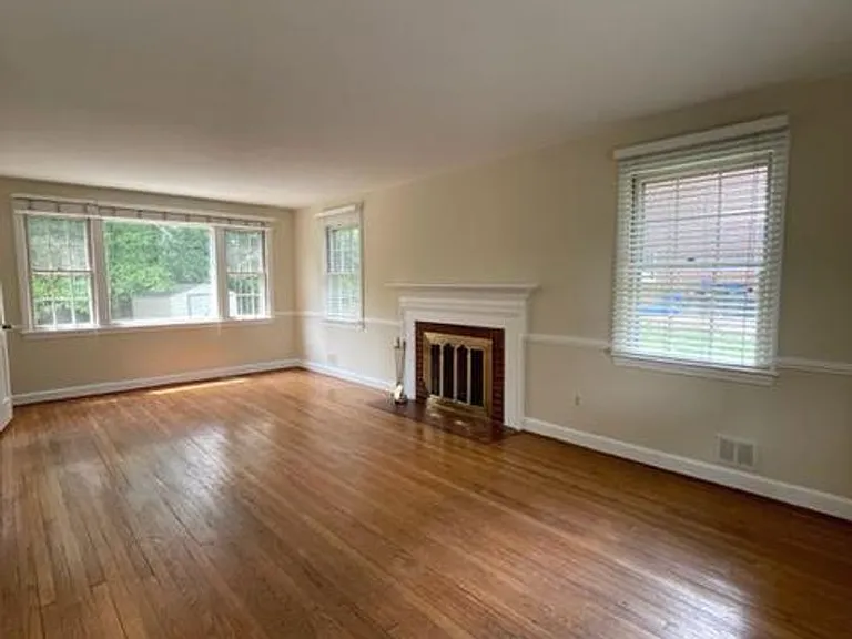 4408 Glenridge St — Photo 22