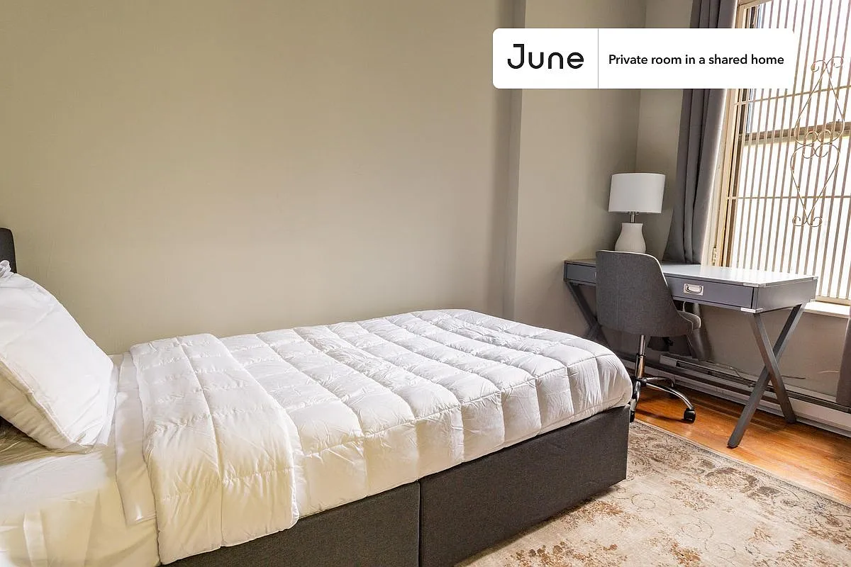 354 Cathedral Park Way — Photo 2